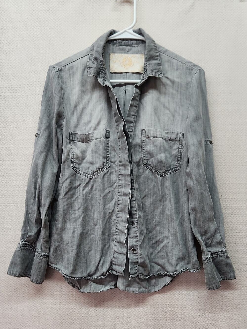 Bella Dahl Light Gray Denim-Textured Shirt